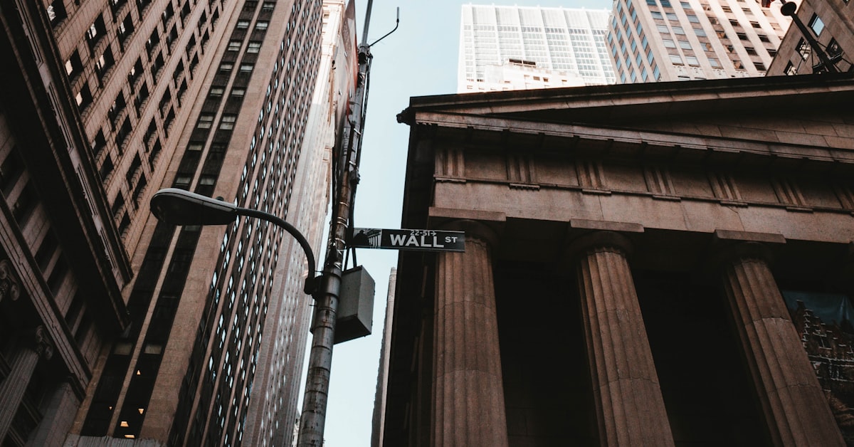 Hedge Fund Regulatory Exposure: Litigation Risk for Large Alternative Investment Vehicles